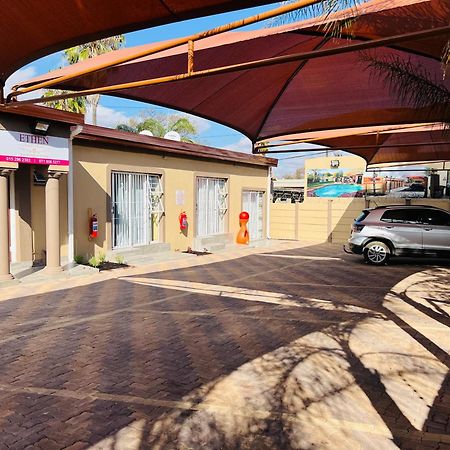 Ethen Guesthouse Polokwane Extérieur photo