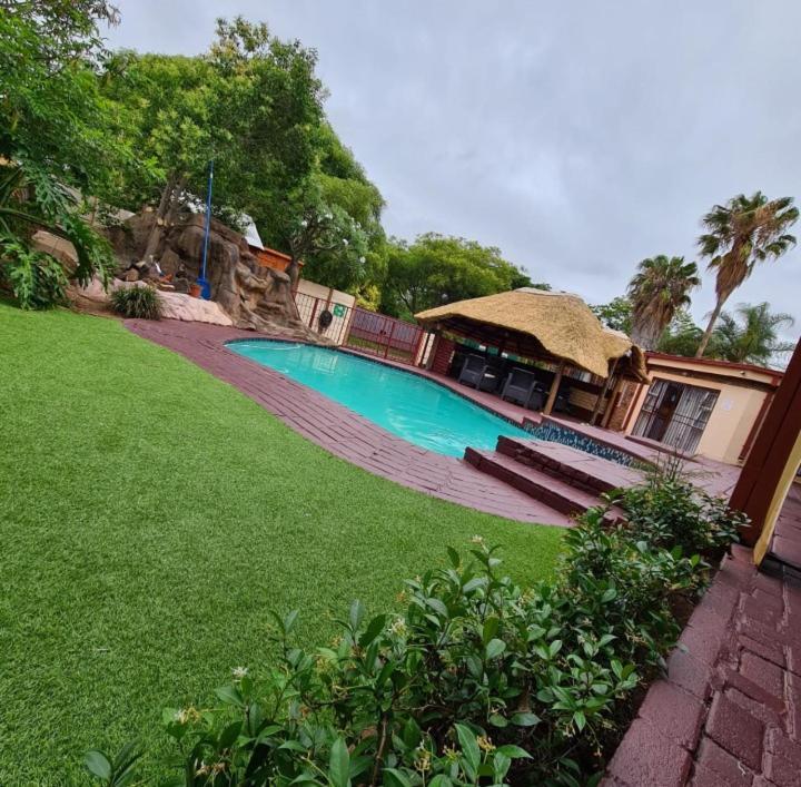 Ethen Guesthouse Polokwane Extérieur photo