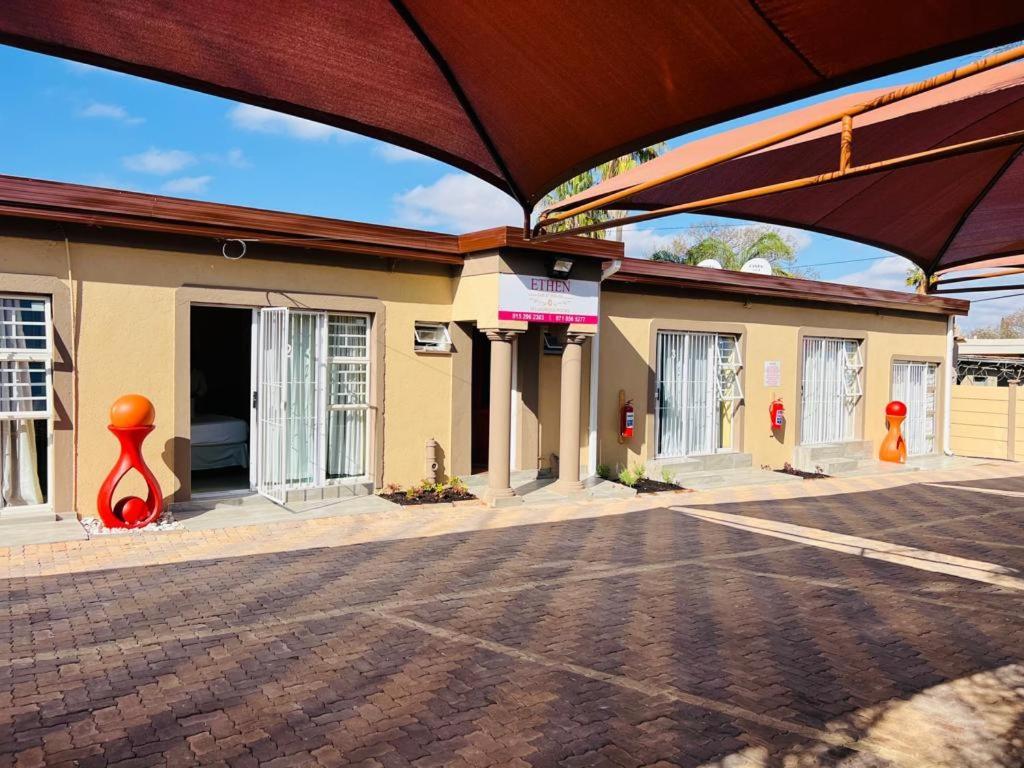 Ethen Guesthouse Polokwane Extérieur photo