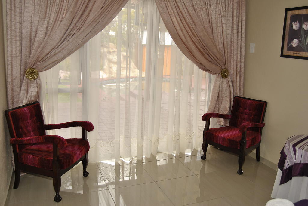 Ethen Guesthouse Polokwane Extérieur photo