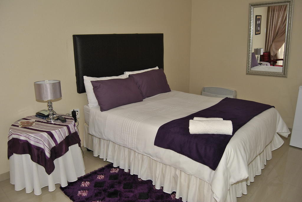 Ethen Guesthouse Polokwane Extérieur photo
