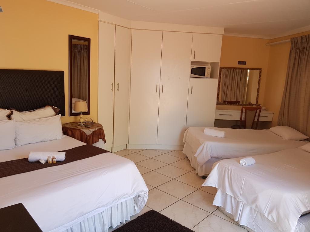Ethen Guesthouse Polokwane Extérieur photo