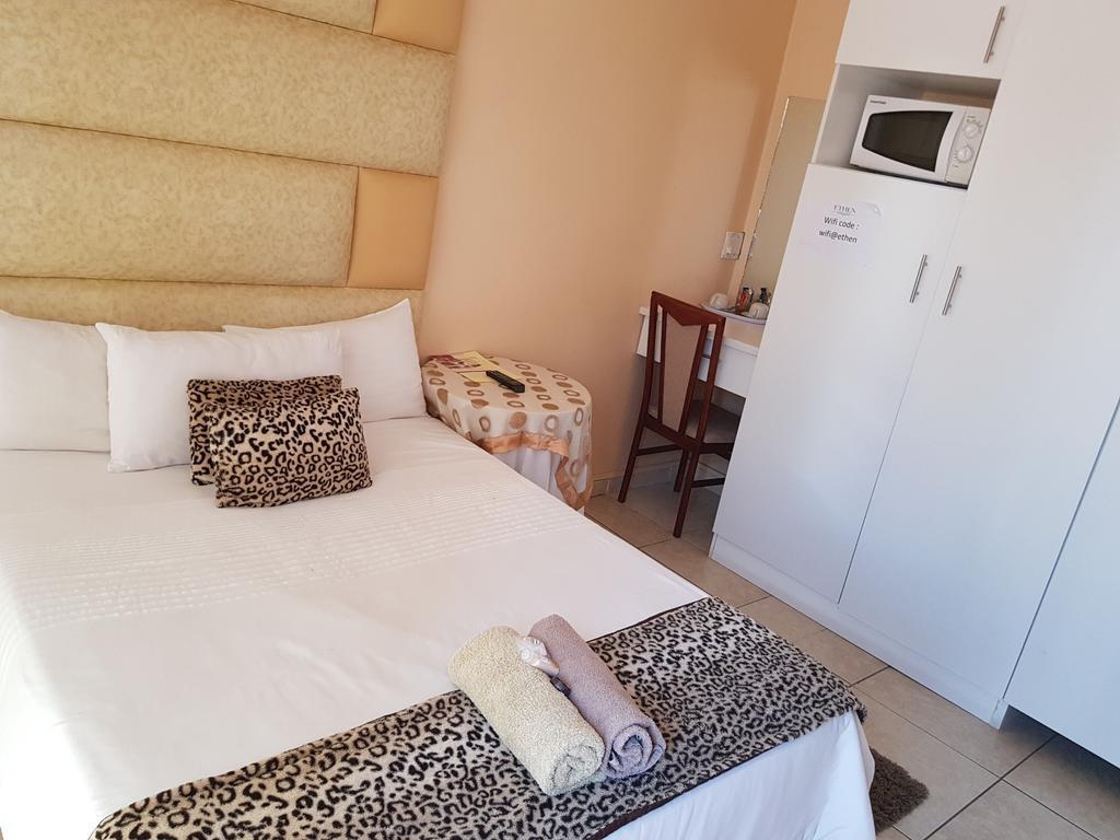 Ethen Guesthouse Polokwane Extérieur photo